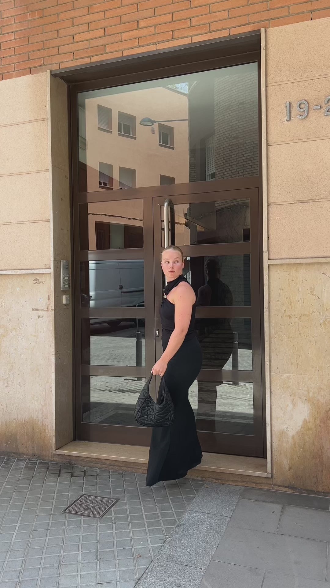 LumiLips - Die LED-Lippenmaske für natürlich vollere Lippen video